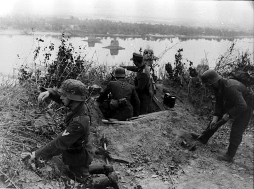 ⚔️15 октября 1943 года началась Пятихатская наступательная операция Красной Армии