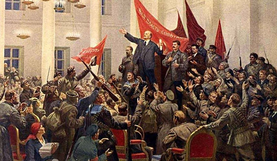 7 ноября в России отмечается День Октябрьской революции 1917 года