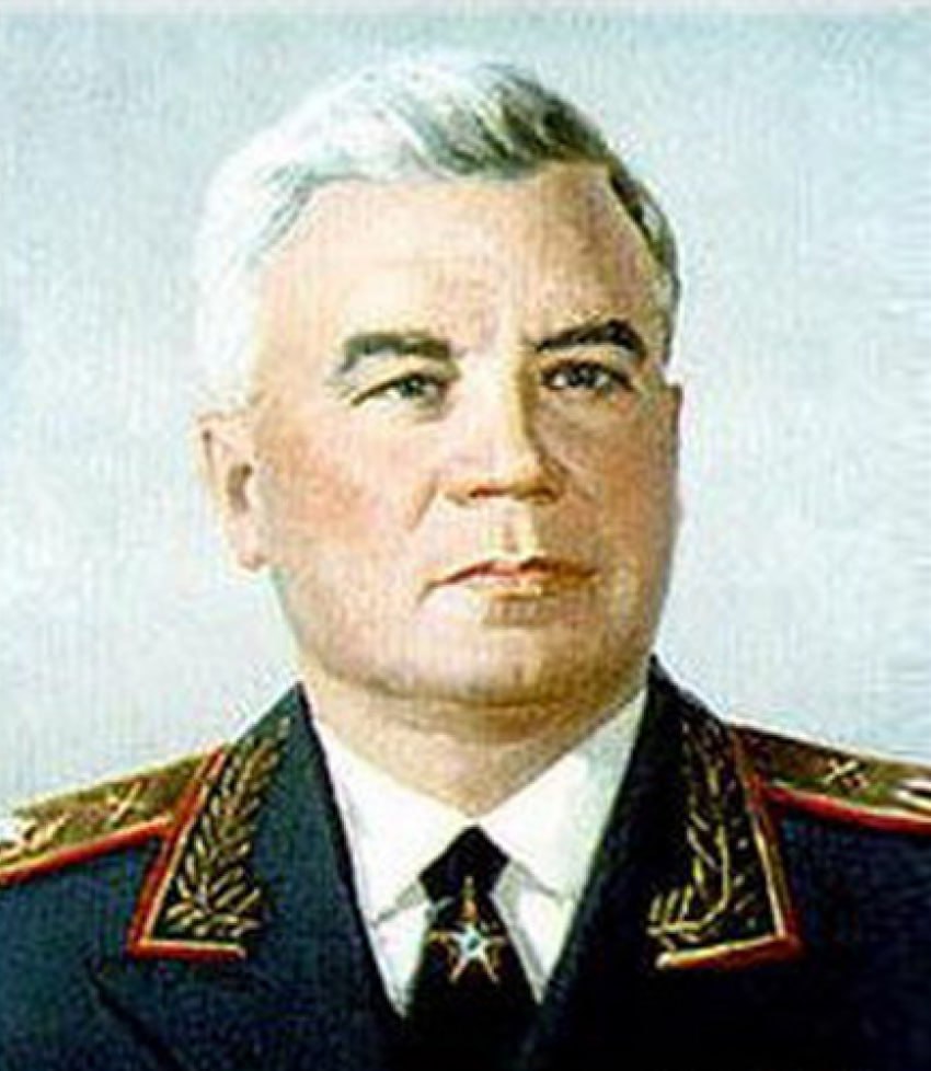 9 ноября 1902 года родился главный маршал артиллерии Митрофан Иванович Неделин