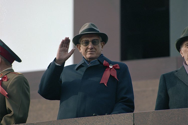 12 ноября 1982 года избран Генеральным секретарём ЦК КПСС Юрий Андропов