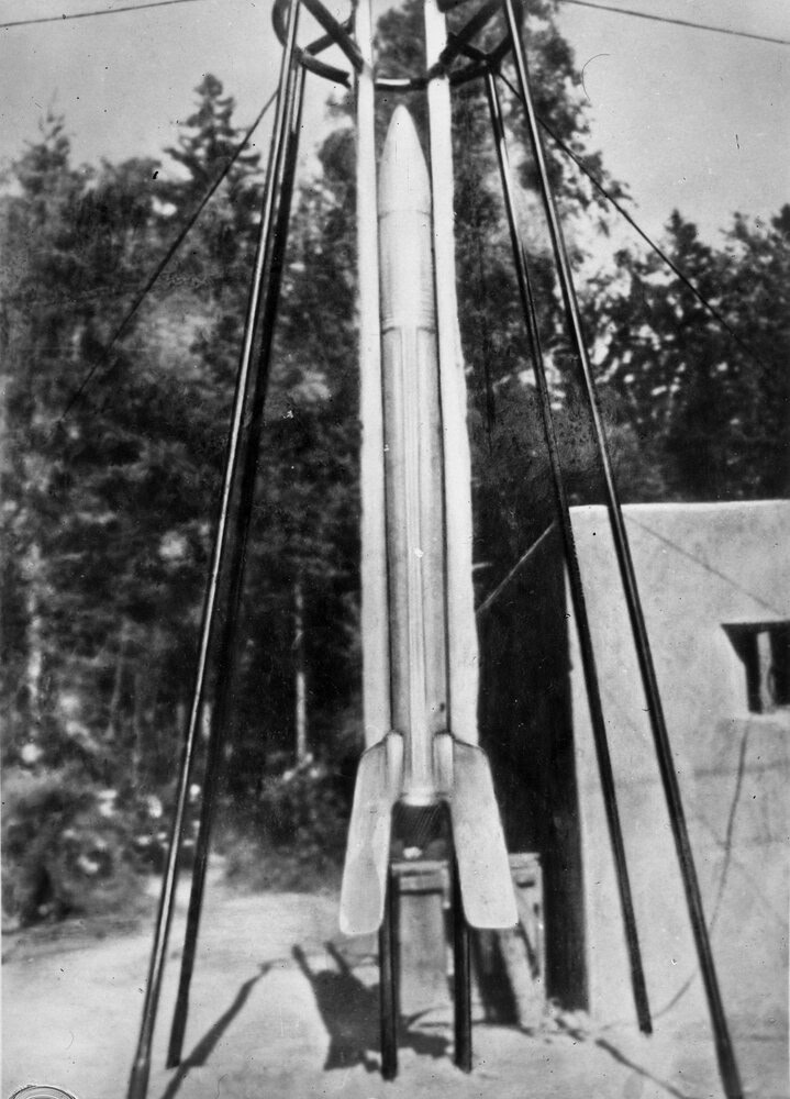 17 августа 1933 года была испытана первая советская ракета на жидком топливе — ГИРД-09
