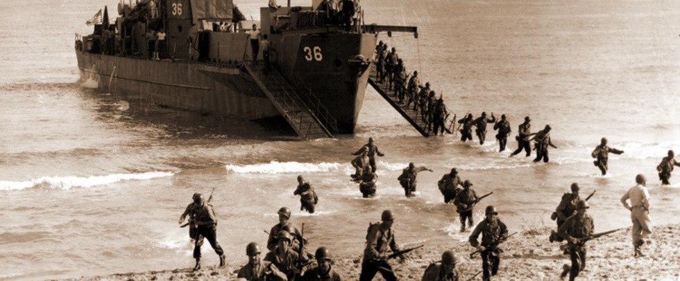 8 ноября 1942 года 🇺🇸 американские и 🇬🇧 британские войска высадились на побережье Алжира и Марокко во французской Северной Африке. Так началась операция «Факел». 