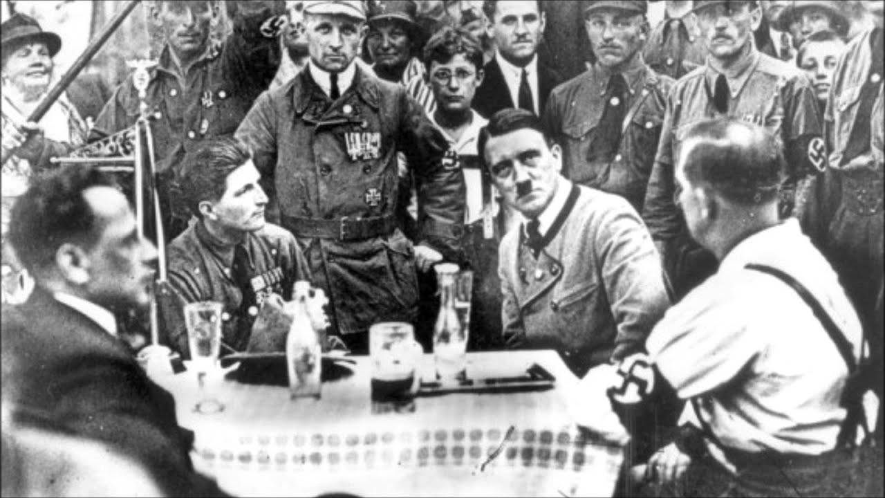 9 ноября 1923 года в Мюнхене прошел пивной путч, известный также как путч Гитлера или путч Гитлера и Людендорфа (нем. Bürgerbräu-Putsch, Hitlerputsch, Hitler-Ludendorff-Putsch), который представлял собой попытку сторонников Национал-социалистической немецкой рабочая партии осуществить государственный переворот.