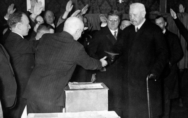 12 ноября 1933 года в Германии прошли внеочередные парламентские выборы.