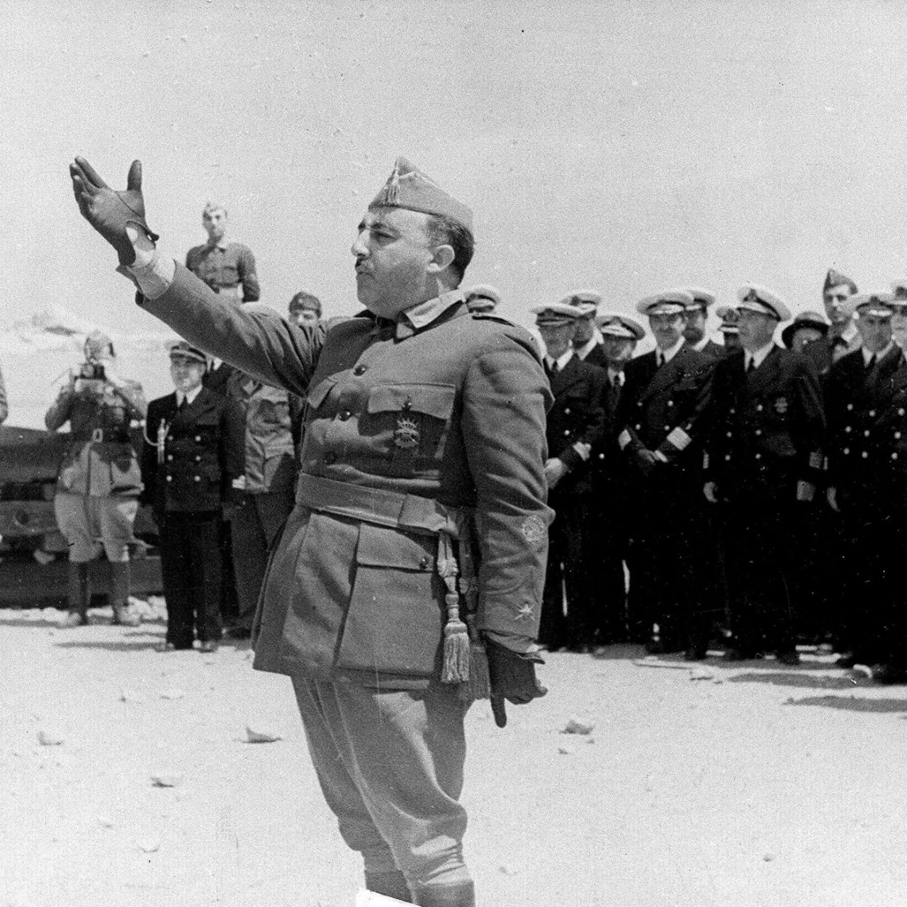 18 ноября 1936 года Германия и Италия заявили о признании правительства Франко в Испании.