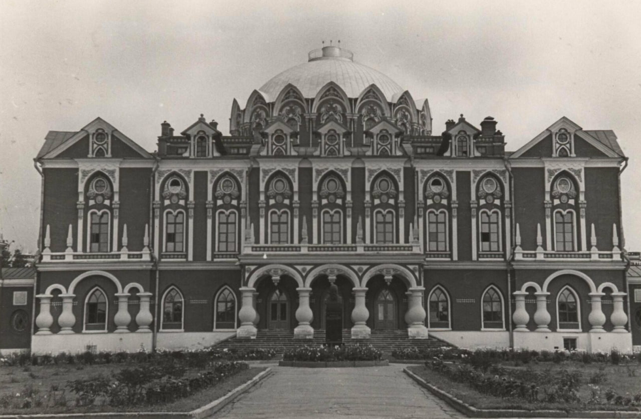 23 ноября 1920 года основана Военно-воздушная инженерная академия имени профессора Н.Е. Жуковского.