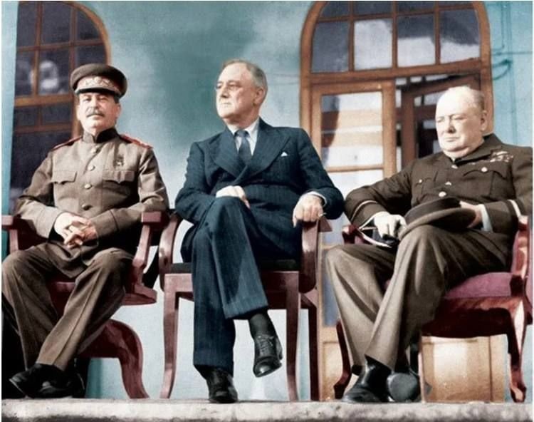 28 ноября 1812 года началась Тегеранская конференция - первая за годы Второй мировой войны конференция лидеров «большой тройки» И. В. Сталина (СССР), Ф. Д. Рузвельта (США), У. Черчилля (Великобритания).