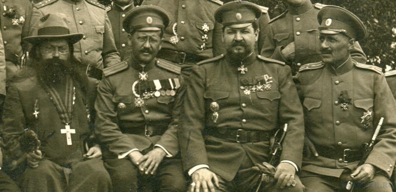 🇷🇺🇷🇺🇷🇺7 декабря 1769 г. указом Екатерины II был учреждён императорский военный орден Святого Великомученика и Победоносца Георгия -  самая высокая из военных наград России.