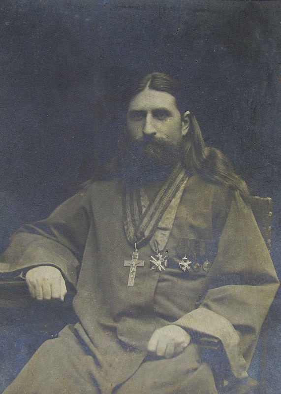 🇷🇺🇷🇺🇷🇺7 декабря 1769 г. указом Екатерины II был учреждён императорский военный орден Святого Великомученика и Победоносца Георгия -  самая высокая из военных наград России.