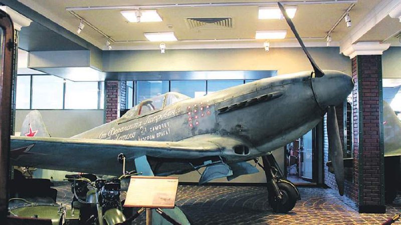 15 декабря 1942 года колхозник сельхозартели «Стахановец» Ново-Покровского района Саратовской области Ф.П. Головатый передал свои сбережения в сумме 100 тыс. рублей государству на постройку боевого самолета. 