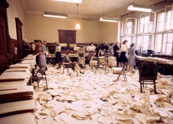 Комната машинисток Дворца правосудия во время подготовки Нюрнбергского процесса. 