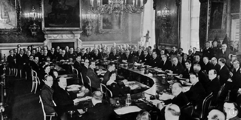 10 января 1920 года состоялось первое заседание Лиги Наций, первой политической международной организации. 