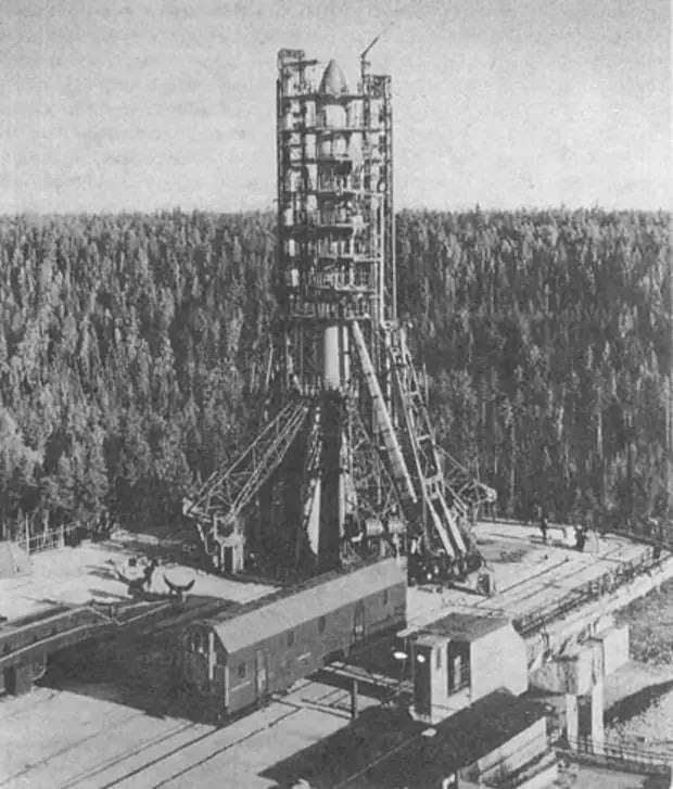 11 января 1957 года Руководством СССР было принято решение о создании секретного военного объекта «Ангара», впоследствии ставшего известным космодромом «Плесецк».