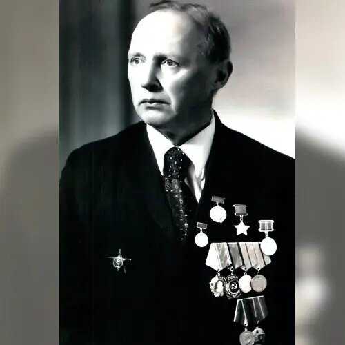 18 января 1918 года родился Герой Советского Союза, командир диверсионной группы 539-го партизанского отряда 9-й партизанской бригады имени Кирова в Могилевской области Парахневич Владимир Алексеевич