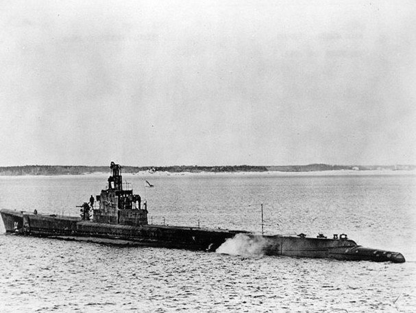 31 января 1944 года американская подлодка «Триггер», действовавшая у Каролинских островов, потопила японскую плавучую базу подлодок «Ясукуни-мару», погибло более 1100 человек