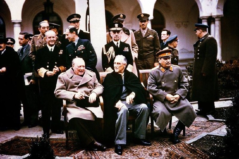 11 февраля 1945 года завершилась Ялтинская (Крымская) конференция союзных держав - вторая по счёту многосторонняя встреча лидеров трёх стран антигитлеровской коалиции - СССР, США и Великобритании, посвящённая установлению послевоенного мирового порядка