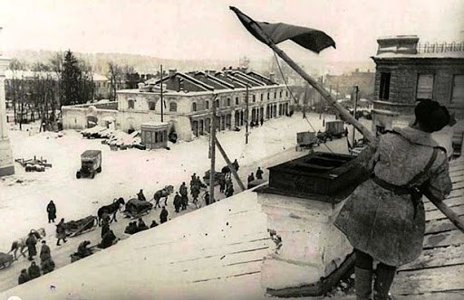 12 февраля 1944 года в ходе Новгородско-Лужской операции Волховского фронта против части сил 18 немецкой армии, осаждавшей Ленинград, был освобожден г. Луга Ленинградской области