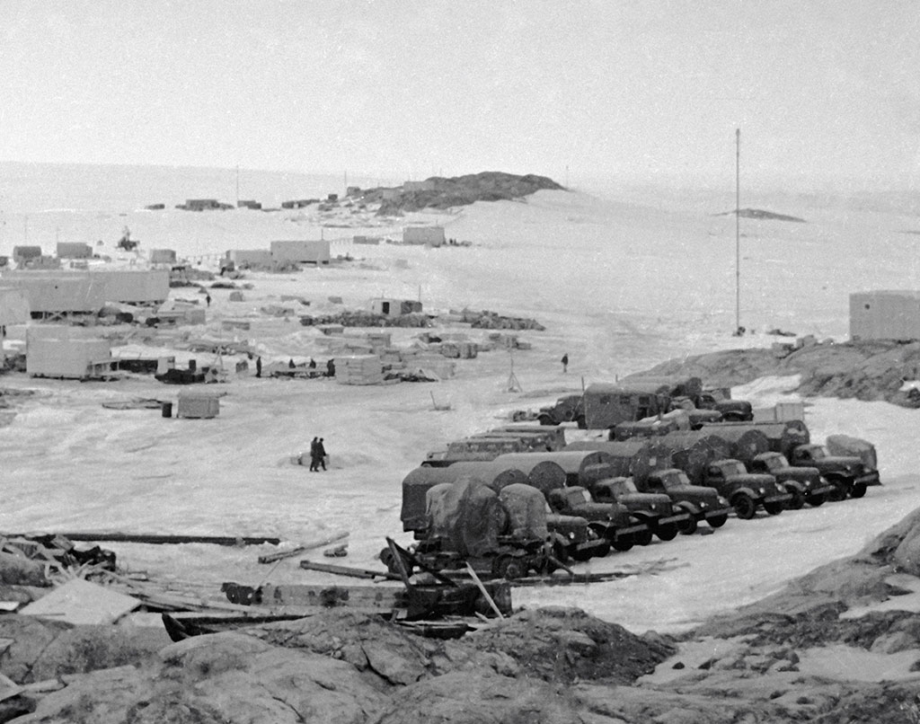 13 февраля 1956 года открыта советская антарктическая станция «Мирный»