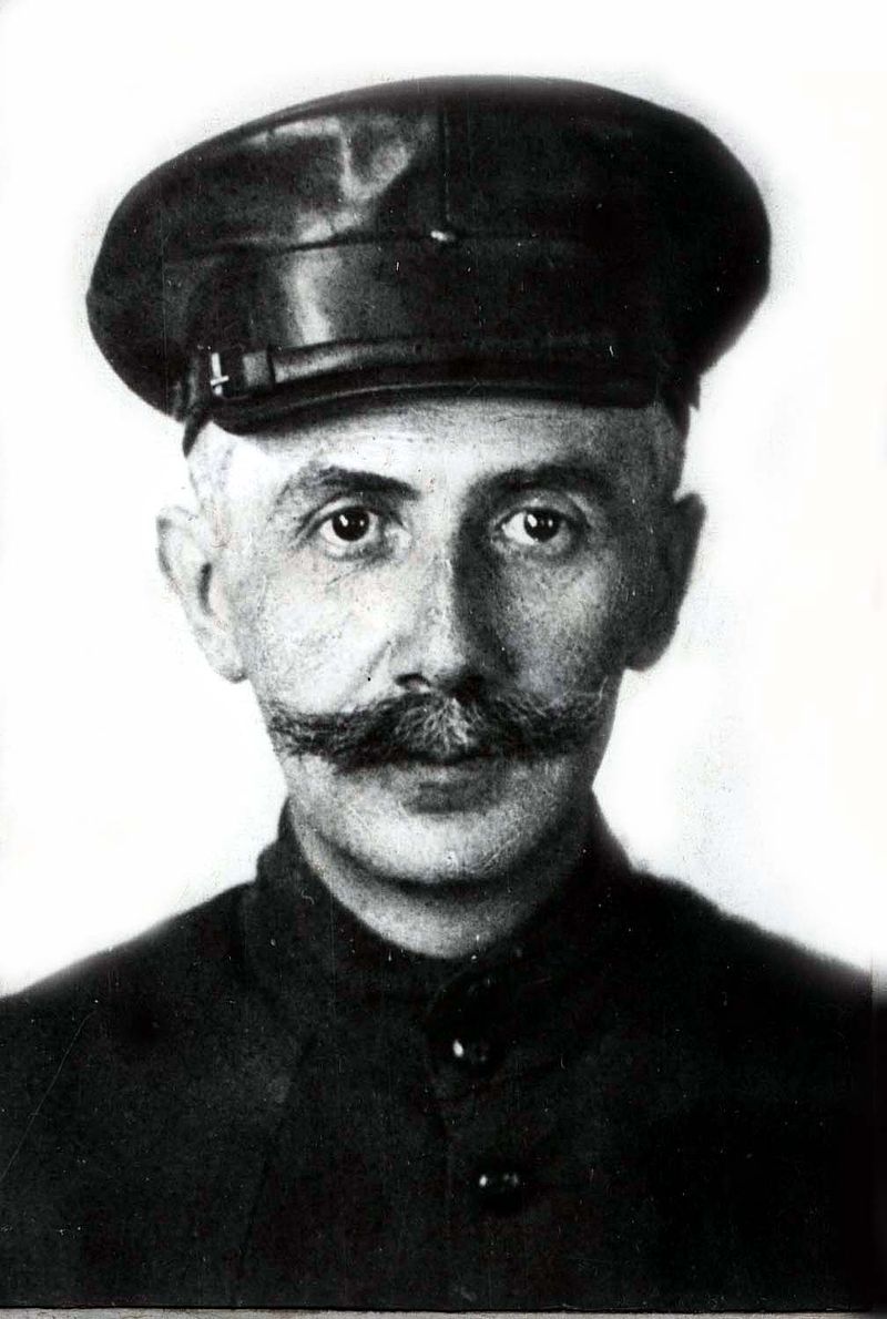 22 февраля 1875 года родился советский военный картограф, художник, конструктор отечественного компаса Владимир Николаевич Адрианов