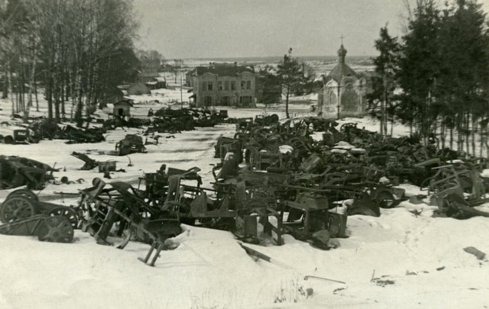 24 февраля 1942 года Красная Армия взяла немецкие войска в первый крупный котел за время ВОВ.