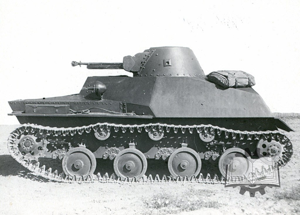 85 лет назад, 26 февраля 1939 года, на заводе №37 им. Серго Орджоникидзе был изготовлен опытный образец разведывательного танка-амфибии Т-40. Разработанный под руководством Н.А. Астрова танк был одним из лучших в своём классе. Машина получила полноценную противопульную броню, сохранив (и даже немного улучшив) возможность преодоления водных преград вплавь. В качестве вооружения танк получил крупнокалиберный пулемет ДШК, принятый на вооружение в тот же день - 26 февраля 1939 года.