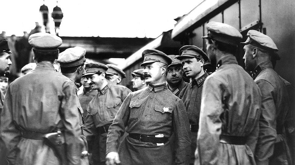 2 марта 1925 года по всем воинским частям СССР разослан приказ Реввоенсовета о введении единоначалия в РККА