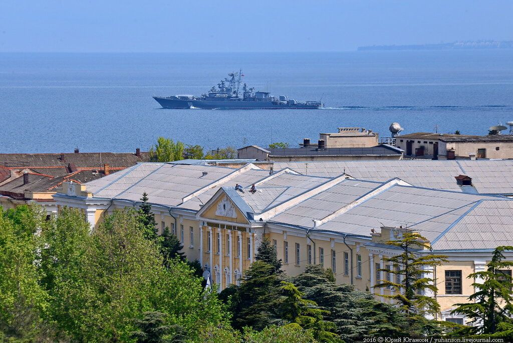 4 марта 1946 года принято решение об организации военно-морского училища с дислокацией в Севастополе,                    