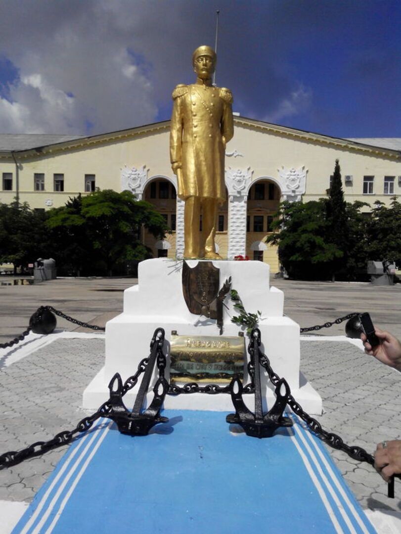 4 марта 1946 года принято решение об организации военно-морского училища с дислокацией в Севастополе,                    