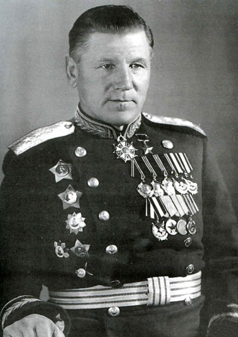 21 марта 1891 года в крестьянской семье деревни Пахотино Ивановской области родился Александр Васильевич Горбатов - генерал армии, Герой Советского Союза.