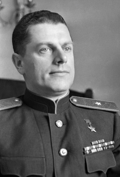 ✈️31 марта 1901 года родился  Герой Советского Союза, генерал-майор авиации, лётчик-испытатель 1-го класса Андрей Борисович Юмашев. 