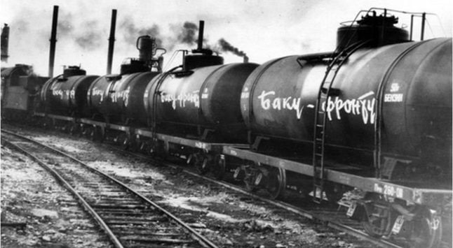 15 апреля 1943 года Президиум Верховного Совета СССР принял Указ «О введении военного положения на всех железных дорогах». 