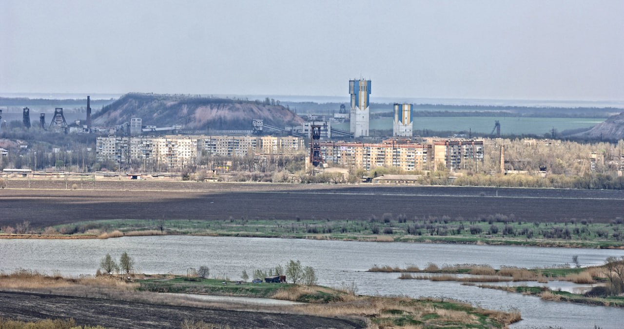 29 апреля 1975 года в городе Донецке была введена в строй самая глубокая в СССР шахта имени Александра Александровича Скочинского