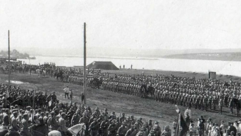 1 мая 1918 года на Ходынском поле состоялся первый военный парад Красной Армии