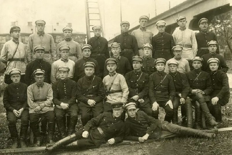 📆12 мая 1927 года созданы специальные воинские части для охраны военных объектов в составе войск ОГПУ