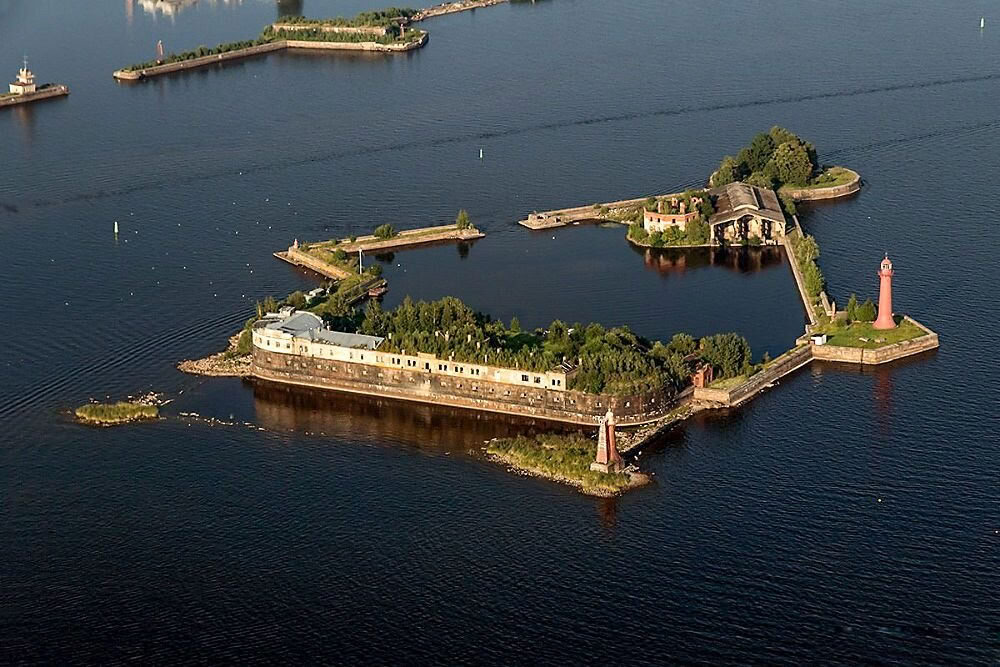 📆 18 мая 1704 года заложен форт «Кроншлот»