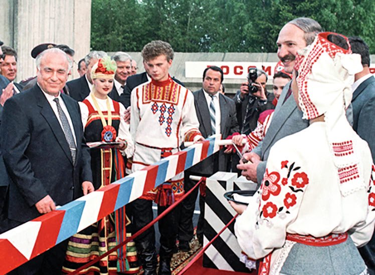 📆26 мая 1995 года состоялось символическое снятие пограничных столбов между Россией и Беларусью 