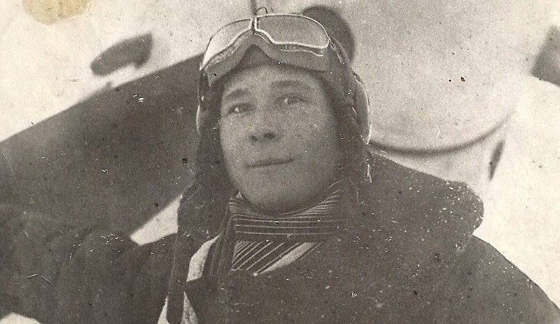 3 июня 1942 года командир звена 562-го истребительного авиационного полка, младший лейтенант Михаил Родионов на истребителе Як-1 дважды таранил фашистский бомбардировщик Ju-88 на высоте 50 м – и все-таки сбил! Погиб при посадке на поврежденном самолете.