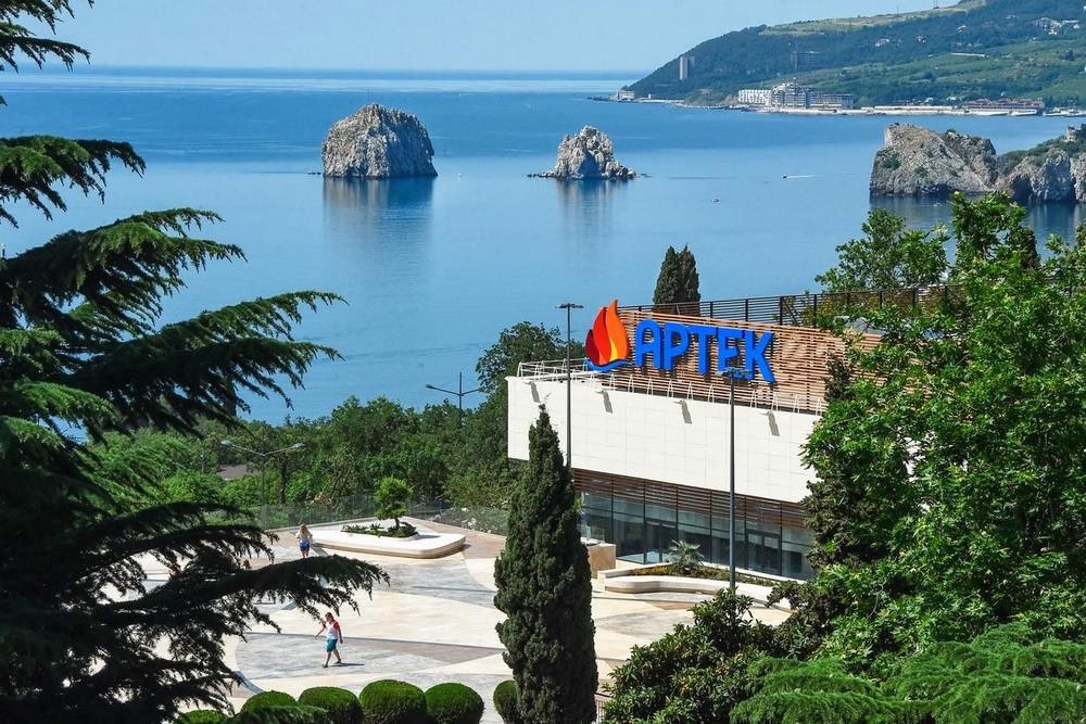 16 июня 1925 года в Крыму открылся Всесоюзный пионерский лагерь «Артек» 