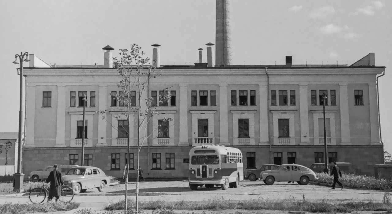 26 июня 1954 года была запущена в промышленную эксплуатацию Обнинская АЭС — первая в мире атомная электростанция