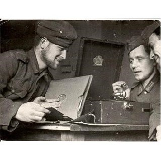 В июле 1943 года Главное Политическое управление Рабоче-крестьянской Красной Армии СССР выпустило серию листовок о жизни немецких военнопленных в местах содержания на территории Советского Союза и условиях проживания в них