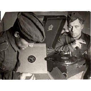 В июле 1943 года Главное Политическое управление Рабоче-крестьянской Красной Армии СССР выпустило серию листовок о жизни немецких военнопленных в местах содержания на территории Советского Союза и условиях проживания в них