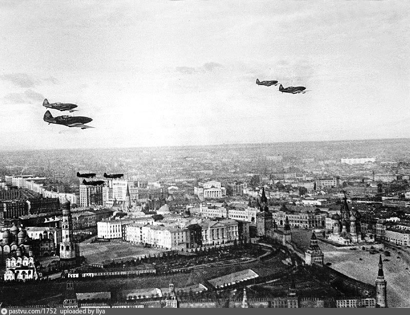 ⚫️ С 21 на 22 июля 1941 года состоялся первый налёт немецкой авиации на Москву 