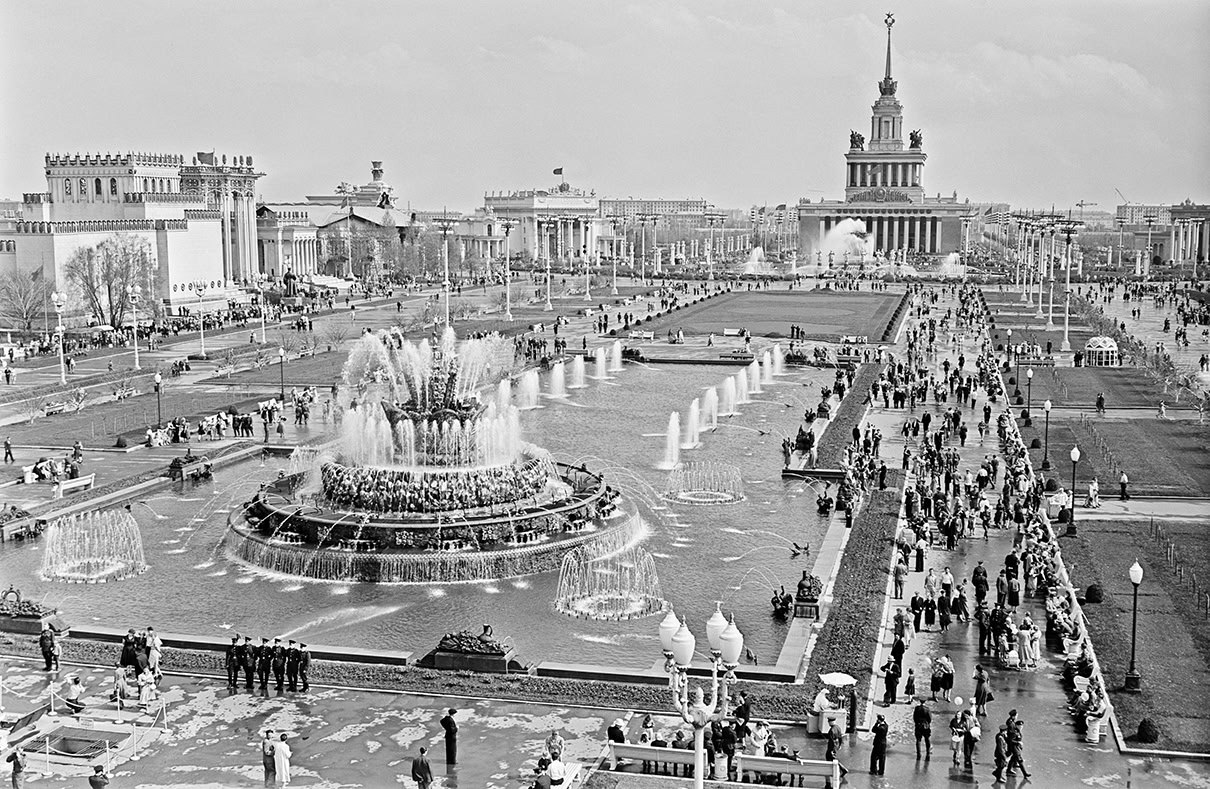 ⭐️1 августа 1939 года в Москве состоялось торжественное открытие ВДНХ 