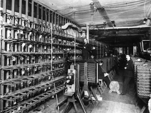 ⚛️ 3 августа 1929 года в Ростове-на-Дону была введена в эксплуатацию первая в СССР автоматическая телефонная станция, известная как Донская АТС