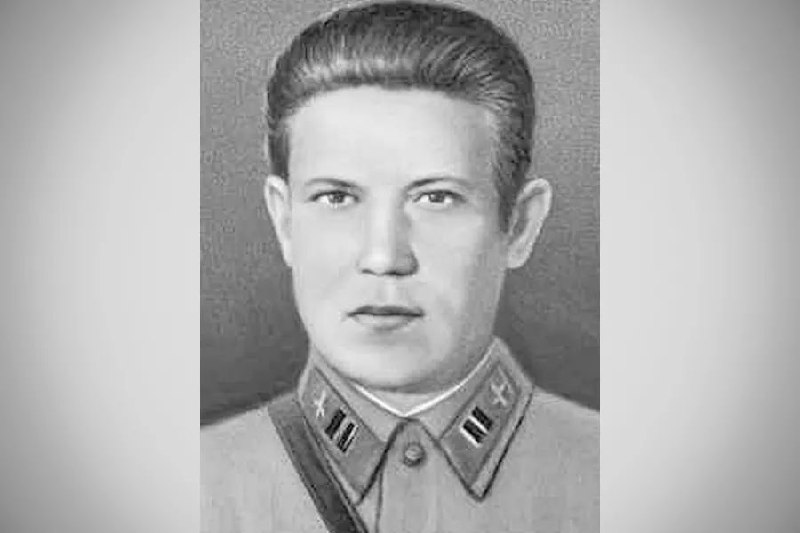 ⭐ 5 августа 1939 года во время боя на Халхин-Голе советский лётчик Михаил Ююкин совершил героический поступок, впервые в мировой истории направив горящий самолёт на наземную цель противника