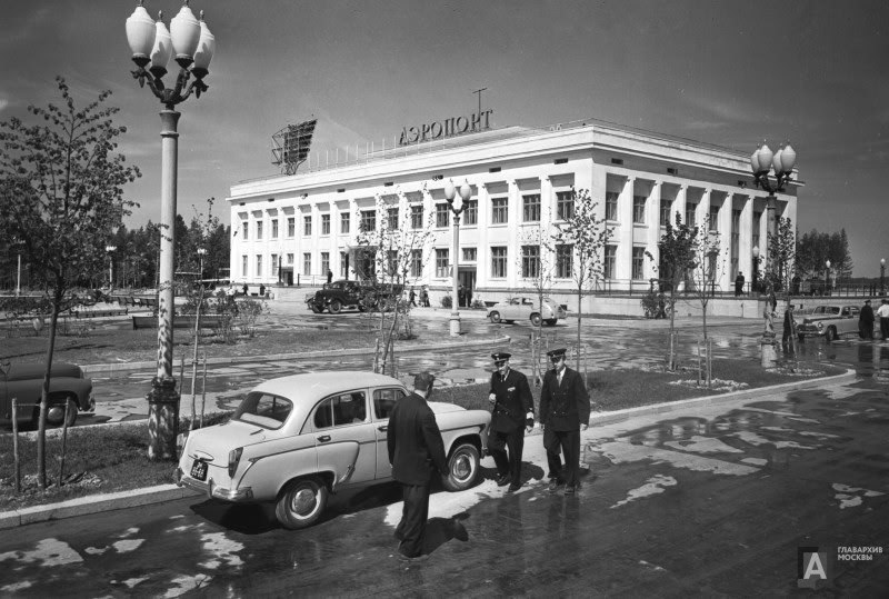 ✈️ 11 августа 1959 года советский лайнер Ту-104, вылетевший из Ленинграда, приземлился на Шереметьевском аэродроме 