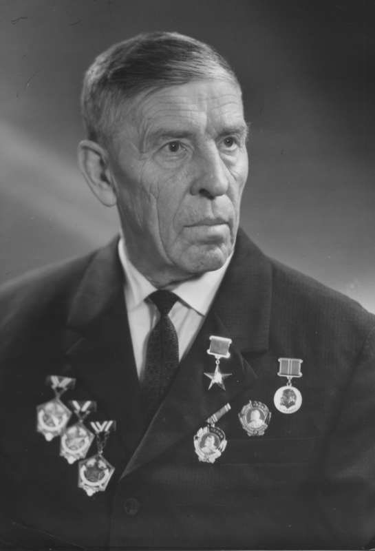 ⭐ 31 августа 1935 года советский шахтёр Алексей Стаханов установил свой знаменитый рекорд, выполнив 14 норм по добыче угля за 5 часов 45 минут