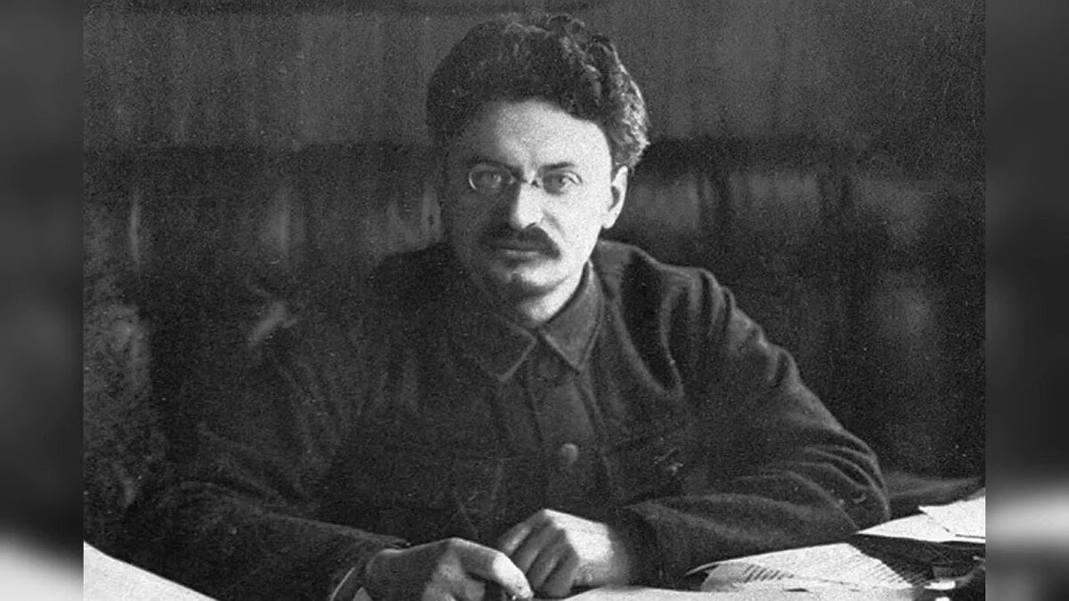 ⭐ 2 сентября 1918 года ВЦИК учредил Реввоенсовет Республики (РВСР) под председательством Льва Давидовича Троцкого