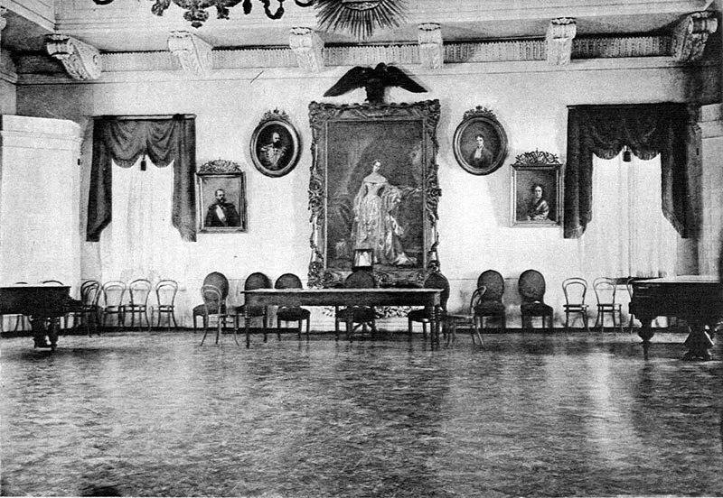 📆 3 сентября 1838 года в Киеве открылся Институт благородных девиц — учебное заведение для девушек из обедневших дворянских семей