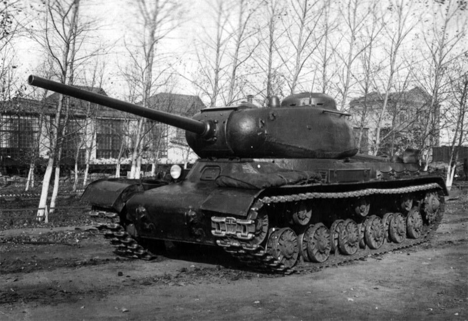⭐ 4 сентября 1943 года постановлением ГКО № 4043 на вооружение Красной армии был принят тяжёлый танк ИС-85 (ИС-1) с пушкой Д-5Т